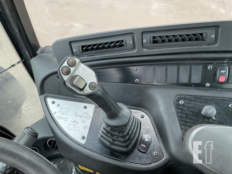 2010-jcb-409-image-13