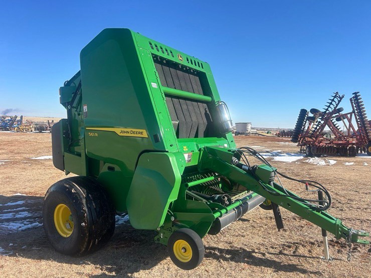 2024-john-deere-561r-image-21