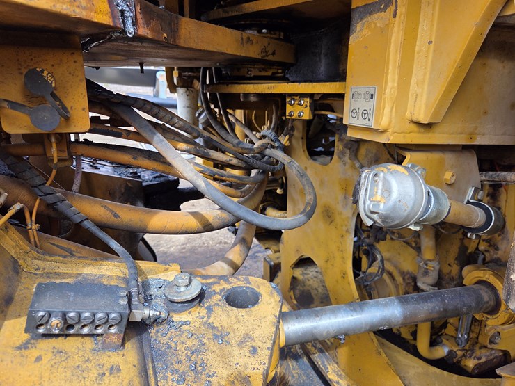 caterpillar-980h-image-21