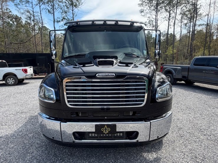 2008-freightliner-m2-106-image-6