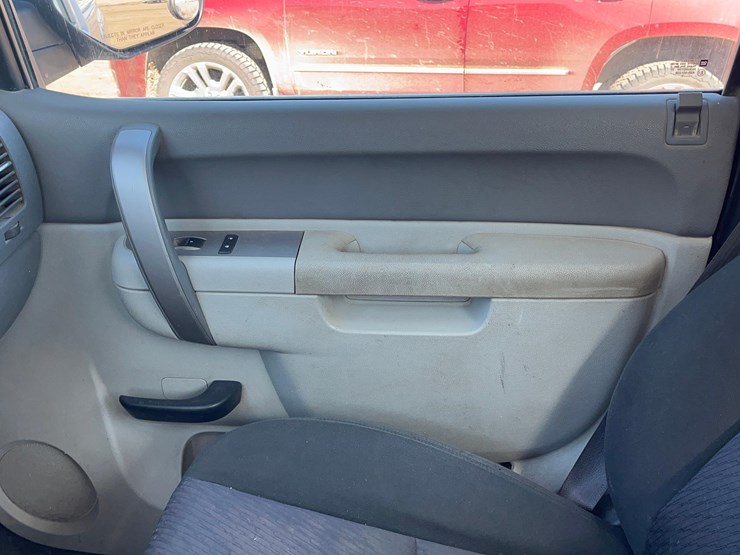 2010-chevrolet-2500-image-23