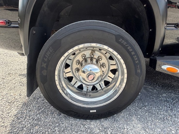 2008-freightliner-m2-106-image-33