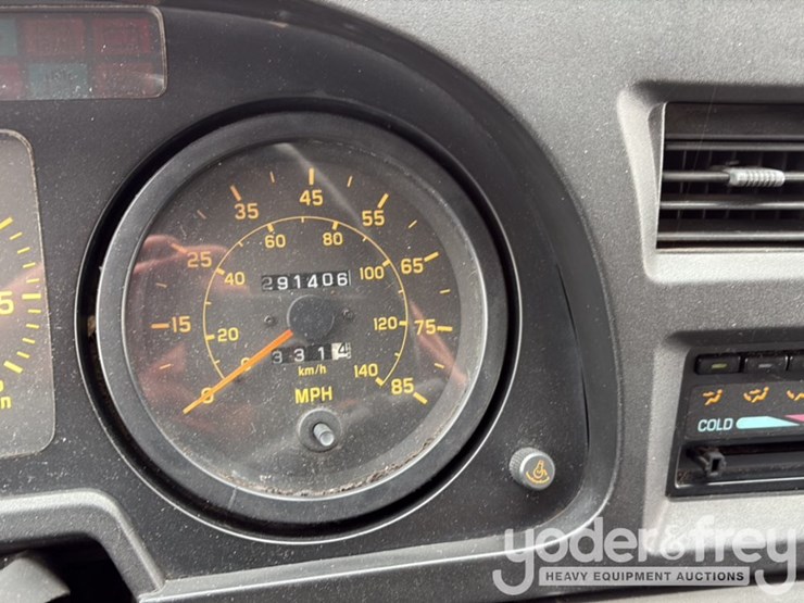 2001-isuzu-npr-image-54