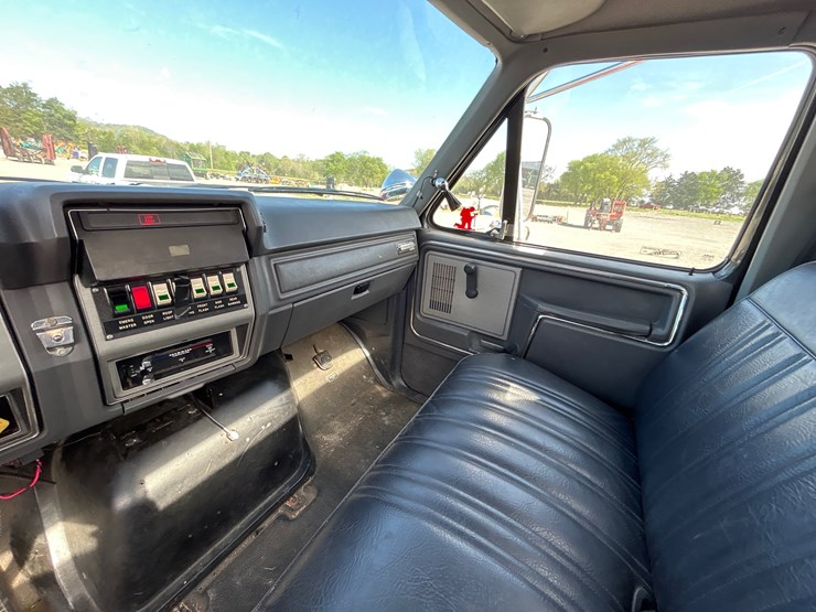 1991-ford-f800-image-17