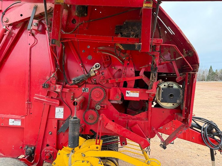 new-holland-br7060-image-27