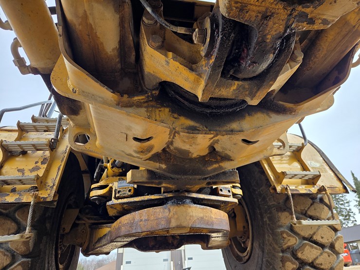 caterpillar-740-image-42