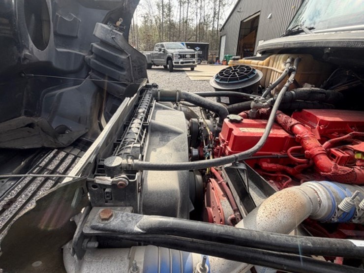 2008-freightliner-m2-106-image-90