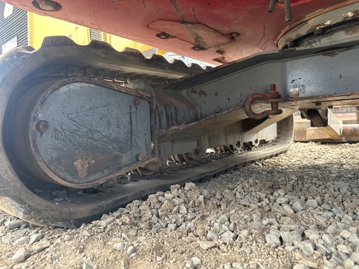 2014-takeuchi-tb240-image-48