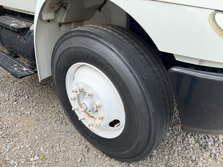 2004-international-durastar-4300-image-9