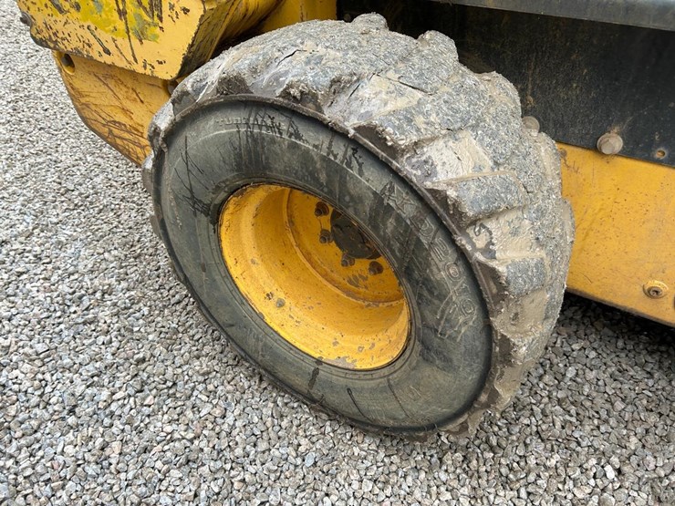 2016-new-holland-l230-image-13