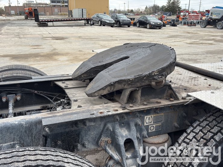 2018-peterbilt-579-image-30