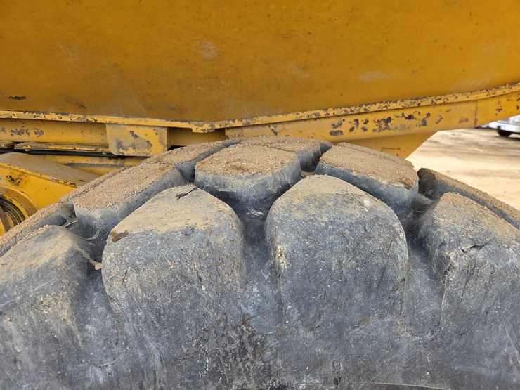 caterpillar-740-image-79