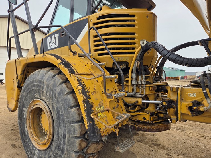 caterpillar-740-image-18