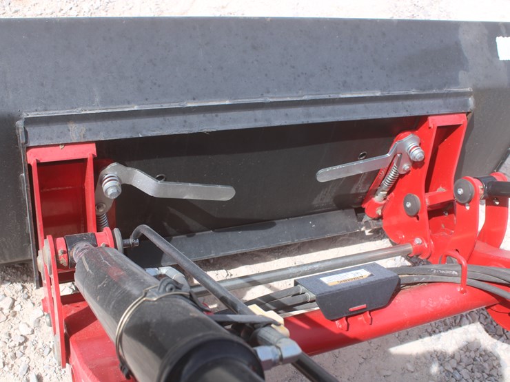 2018-massey-ferguson-1755m-image-13