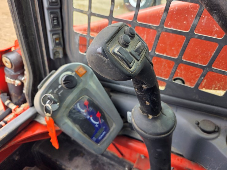 kubota-ssv75-image-39