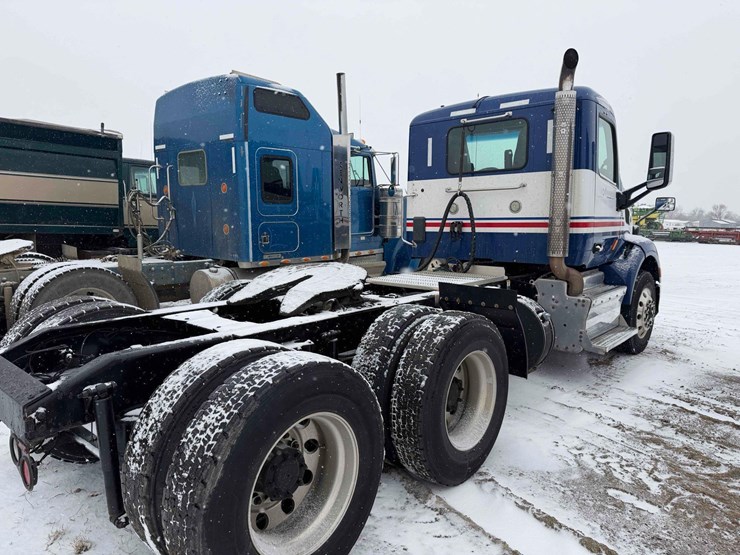 2016-peterbilt-579-image-3