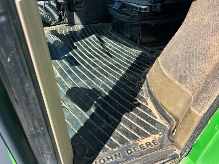 1996-john-deere-8200-image-25