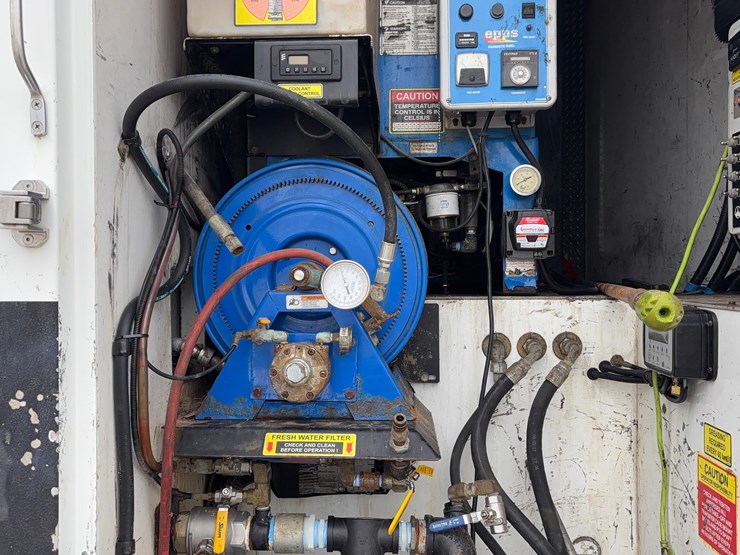 2018-peterbilt-567-hydrovac-truck-image-13