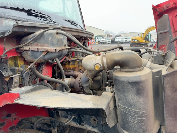 2003-freightliner-fl70-image-11