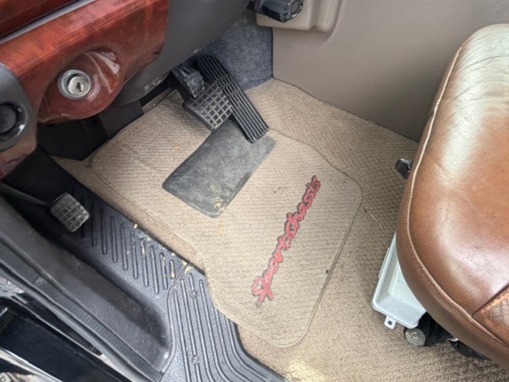 2008-freightliner-m2-106-image-67