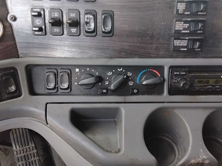 2015-freightliner-columbia-tractor-glider-2015-freightliner-columbia-3alxa7005fdgh5950-mileage:-image-23