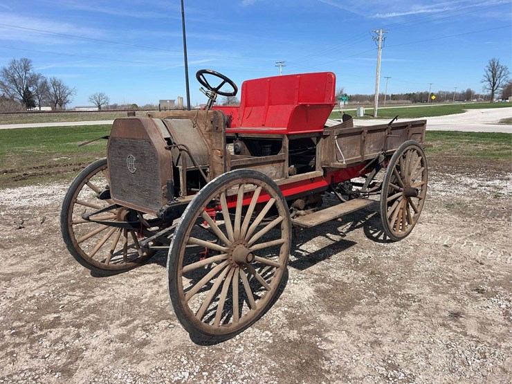 international-highwheeler---restoration-started---original-paint-bed-image-1