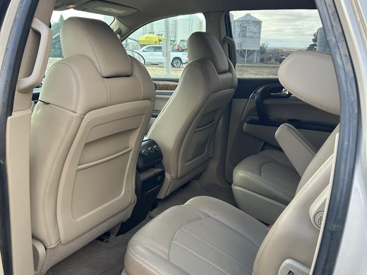 2011-buick-enclave-image-16