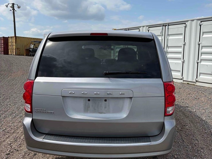 2015-dodge-grand-caravan-image-4