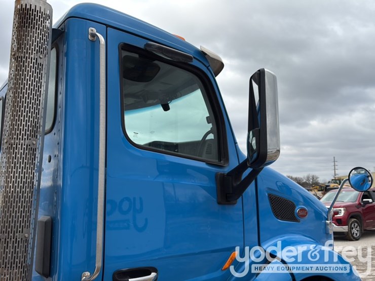 2018-peterbilt-579-image-35