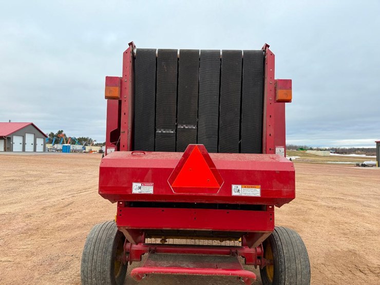 new-holland-br7060-image-12