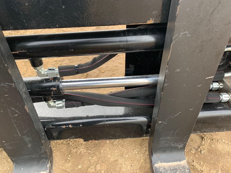 2025-wolverine-skid-steer-hydraulic-pallet-forks-image-9