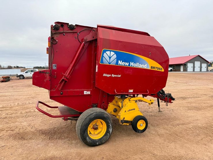 new-holland-br7060-image-4