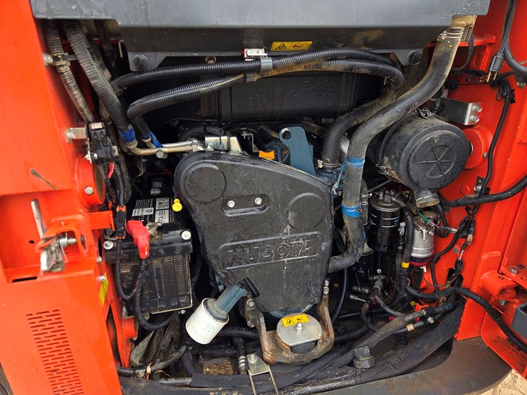 kubota-ssv75-image-24