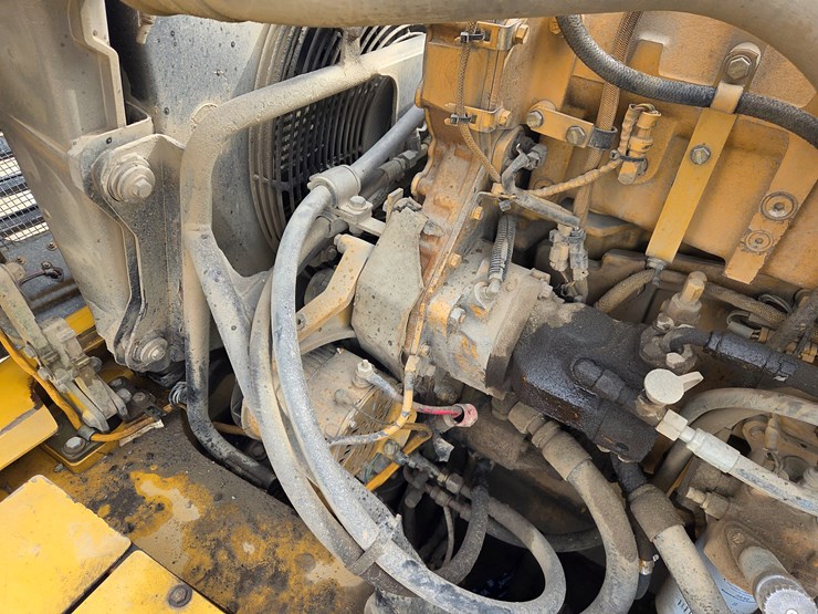 caterpillar-740-image-48