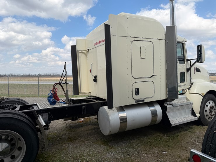 2012-kenworth-900b-image-3