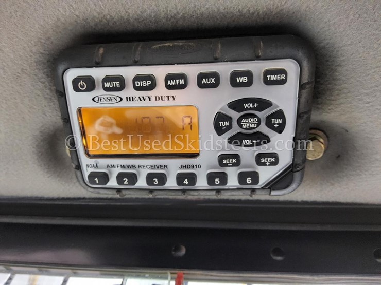 2017-new-holland-c232-image-27