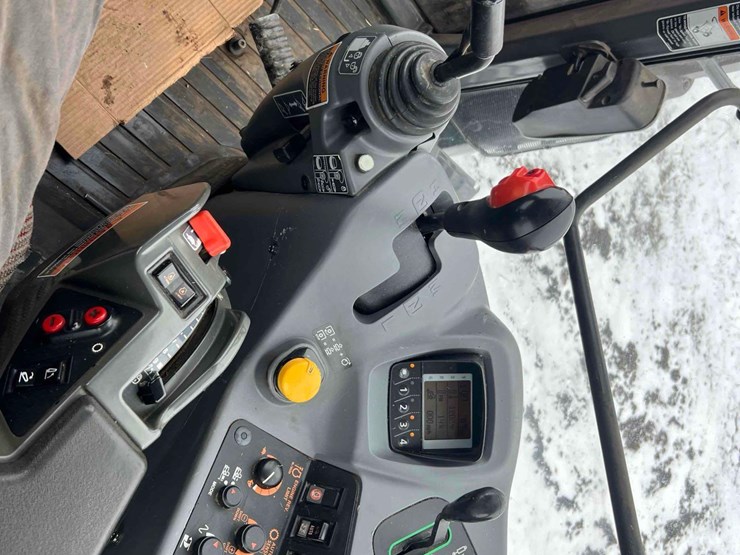 2016-kubota-m6-131-image-14