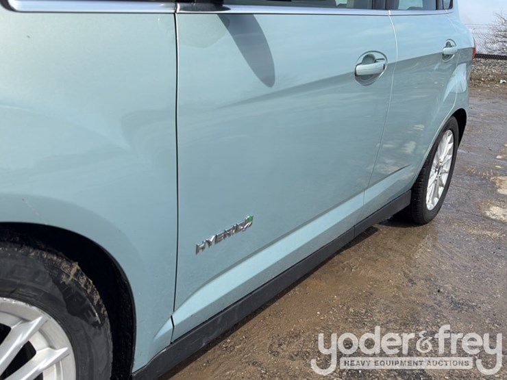 2013-ford-cmax-image-8