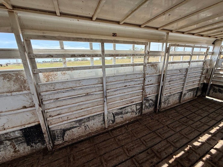 2002-travalong-livestock-trailer-image-9