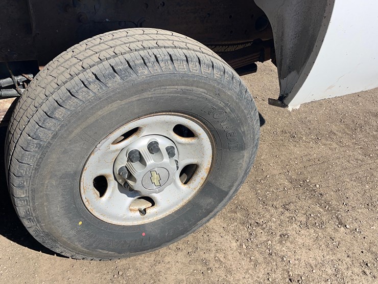 2010-chevrolet-2500-image-10