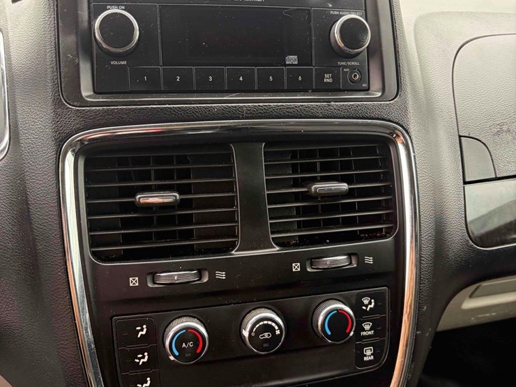 2013-dodge-caravan-image-10