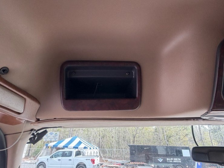 2008-freightliner-m2-106-image-81