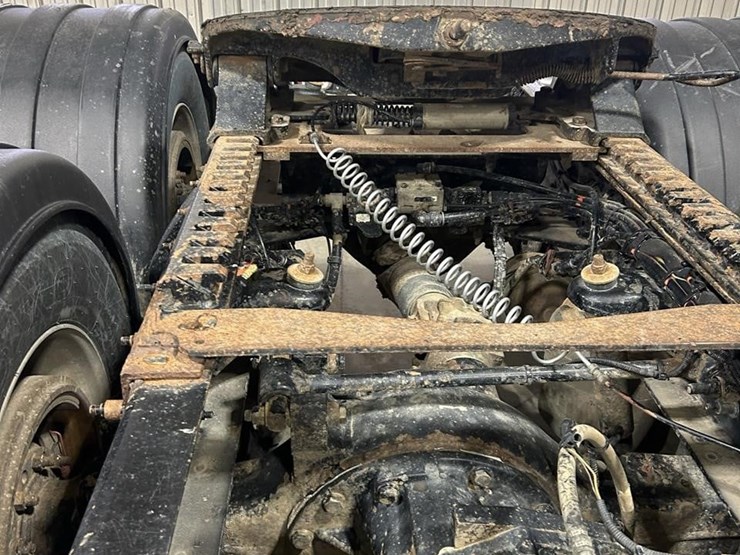 2016-peterbilt-579-image-33