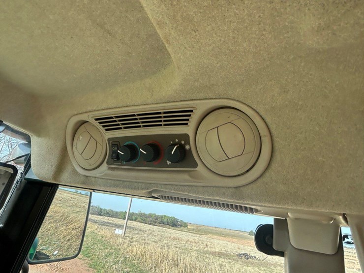 john-deere-6115d-image-37