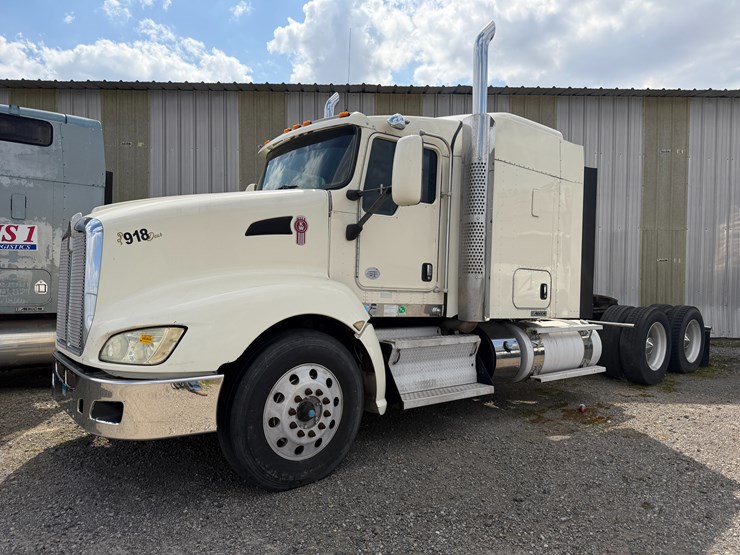 2012-kenworth-900b-image-1