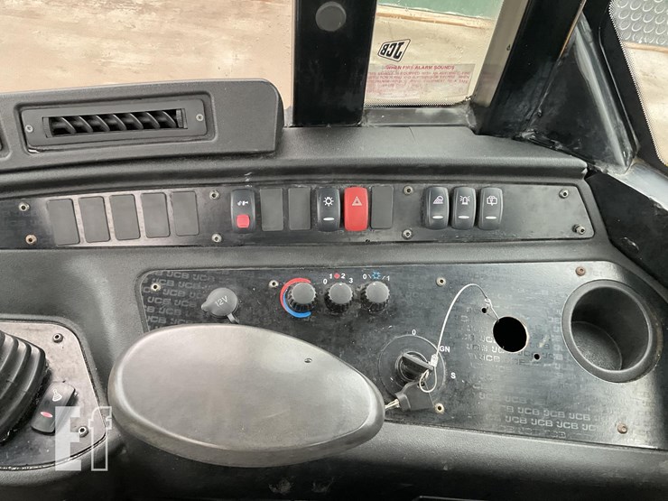 2010-jcb-409-image-12