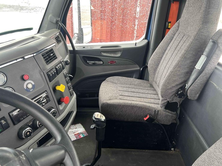 2016-peterbilt-579-image-54