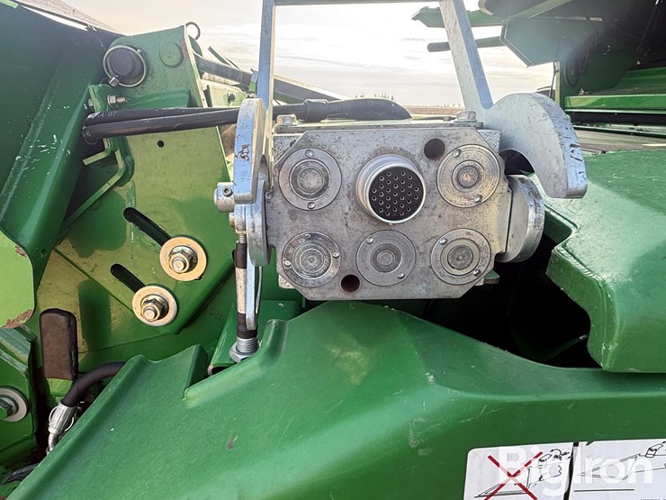 2010-john-deere-9770-sts-image-11