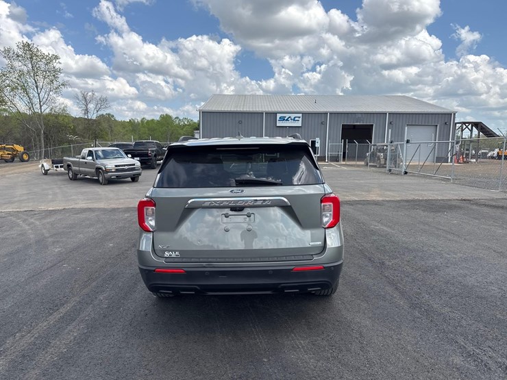 2016-ford-explorer-platinum-image-4