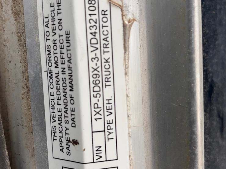 1997-peterbilt-379-sleeper-image-14